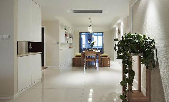 |低调小夫妻花50万装婚房！邻居串门才发现，玄关才最漂亮！