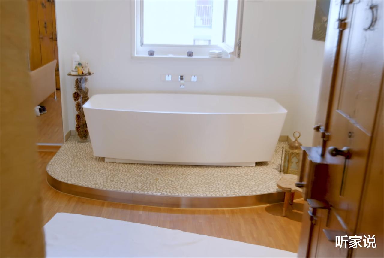 他买下废弃监狱，在150㎡原牢房中一住就是14年，网友：也是服气