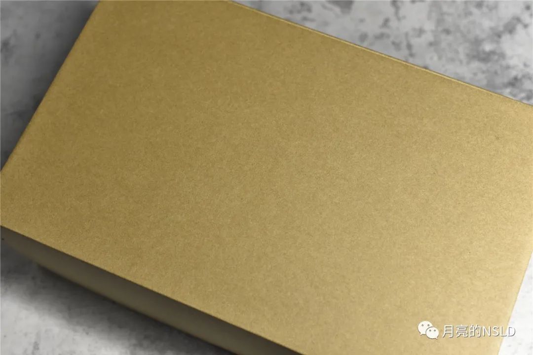 难舍离断|侃爷说yeezy洞洞鞋将改变认知和审美 祖国80年代的凉鞋不就这样？细节实拍揭秘告诉你制作真不难