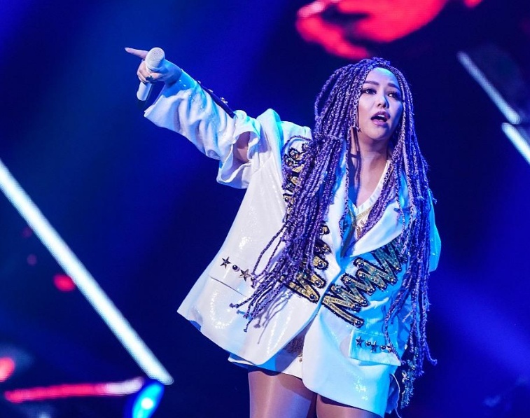 张惠妹|47岁的张惠妹减肥成功,坚持运动的她瘦了60斤,成功后还不忘自律