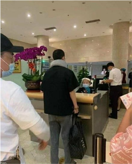 肖战|被屎盆子扣头上，肖战一口气告了四个网友，这事就离谱