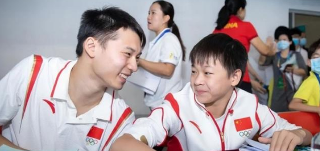 各抒己见 馋坏了！全红婵师兄游乐园过节，红姐实名羡慕：快回来我们一起玩