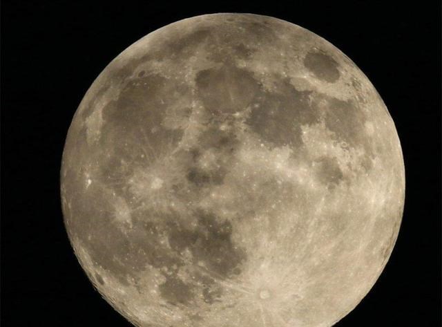 恐怖的轨道伙伴?月球的存在非常奇怪,这个“卫星”实在太大了