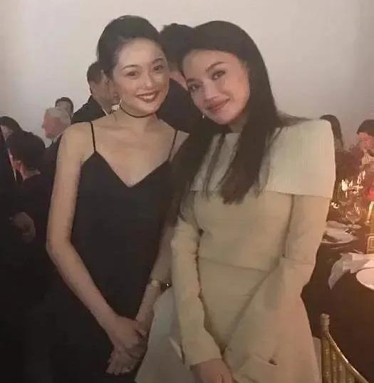 梅婷|明星和网红合影有多坑？赵丽颖眼睛被P小，梅婷全素颜却依旧能打