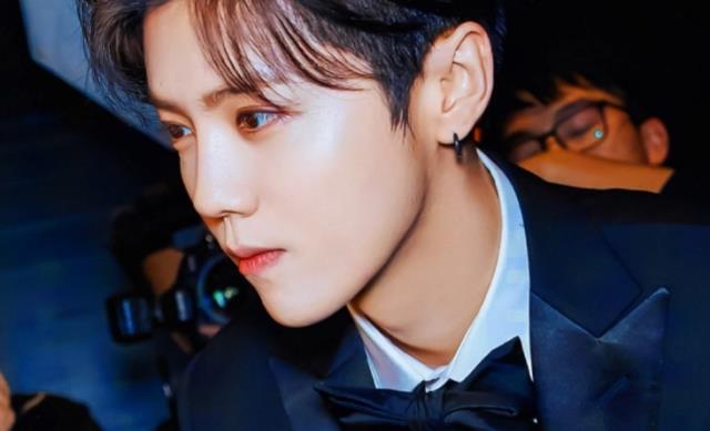 金瀚|关晓彤公开秀恩爱，主动晒男友送的礼物，看清后：是我没见过世面