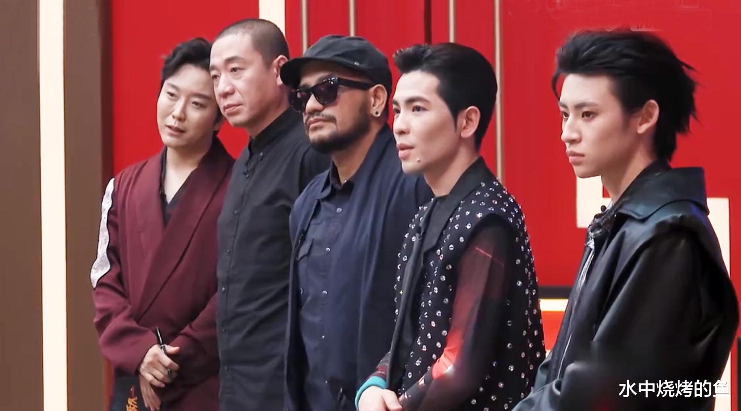 闪光的乐队|《闪光的乐队》名场面不断，3大流量凭实力被哄抢，张碧晨一个举动太圈粉