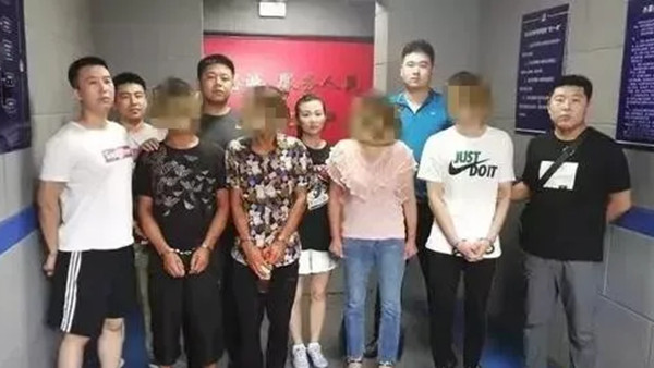 司机被要求路边停车,不同意后与人发生争执,最终司机被开枪杀害