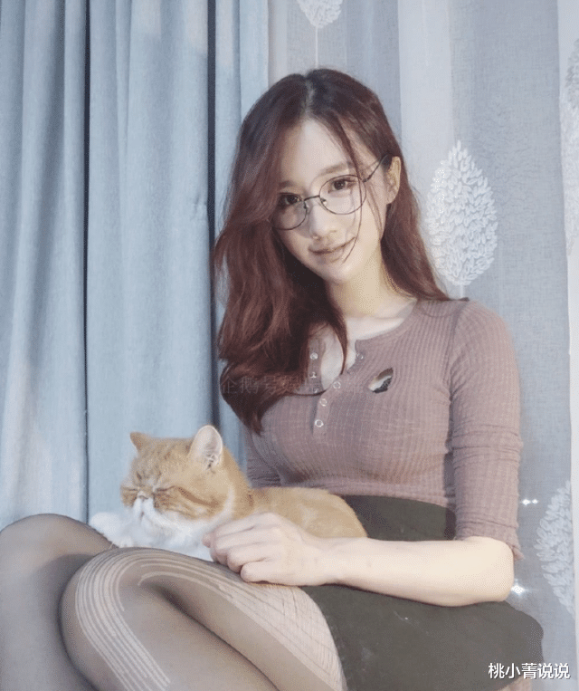桃小菁说说|没了轩子巨2兔，虎牙培养了继承者“大菠萝”！网友：枪白人准