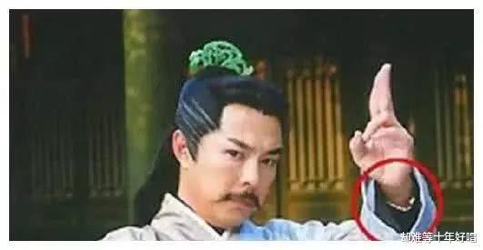 穿帮镜头|笑到胃疼的穿帮镜头，打凹陷的金箍棒忍了，橡胶手枪就过分了