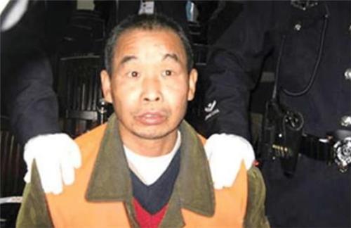 2006年陕西灭庙案:因先祖墓碑被当踏板,他持刀血洗道观砍杀10人