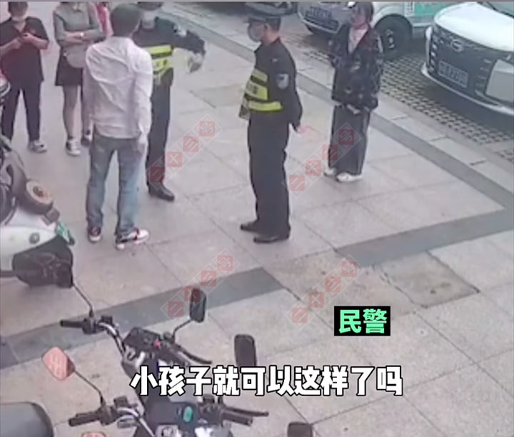 太气人了!福建一男子让小孩往别人奔驰上撒尿,被发现后怒怼车主