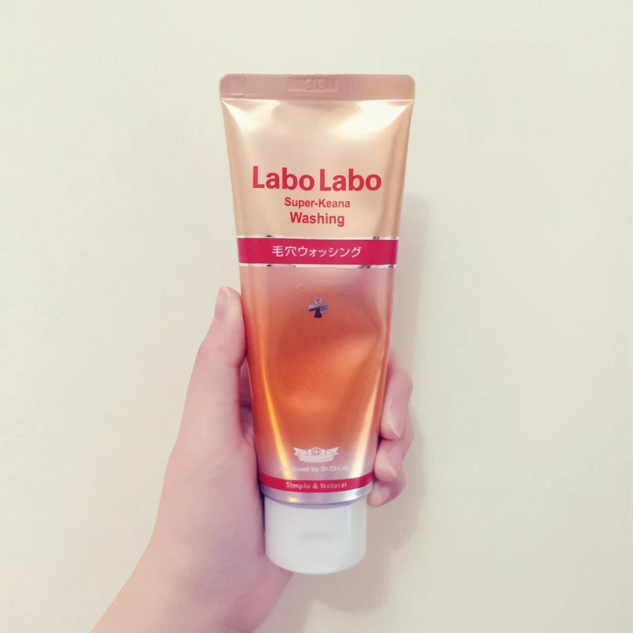 潮流新语说|补水控油祛痘的洗面奶推荐：这些洗面奶有效祛痘，粉润能量。