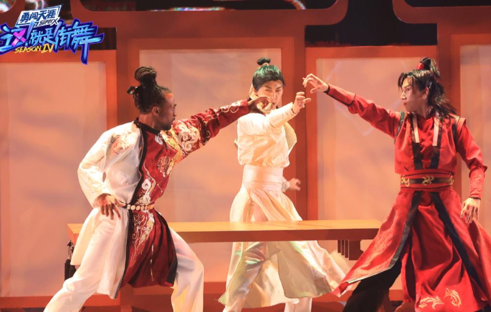 刘诗诗|《街舞4》复活赛来袭,张艺兴直系师弟成新裁判,网友:够格吗?