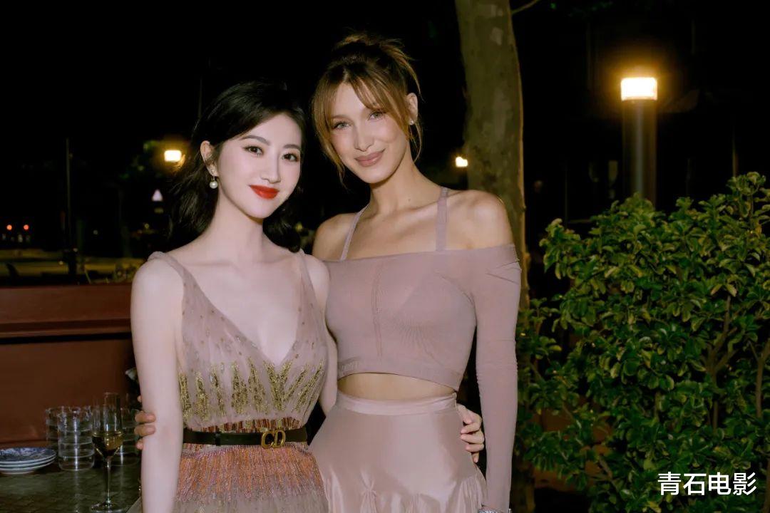 景甜|景甜的“觉悟”，撕开了多少中年女星的“遮羞布”？