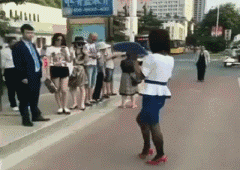 |带女友出门钓鱼，但我压根不能集中精神，看来今天要一无所获！