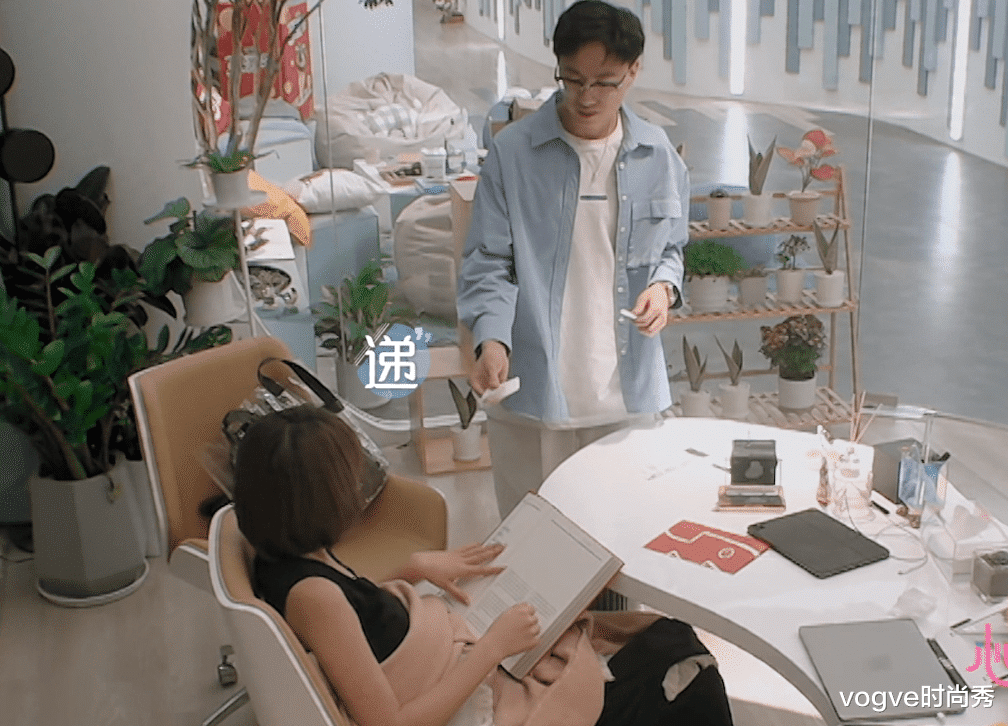 vogve时尚秀|心动的信号4：男4和女3约会，男2知道后，男2反应太真实了