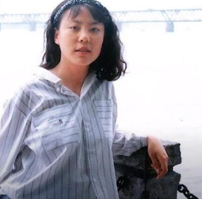 1994年,清华学霸朱令,惨遭室友投毒,如今48岁的她怎样了?