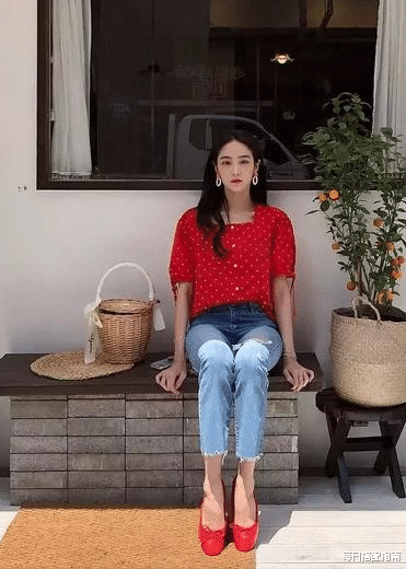 每日搭配指南|夏天别只会穿裙子,今年流行“上衣+九分裤”,显高显瘦又时髦