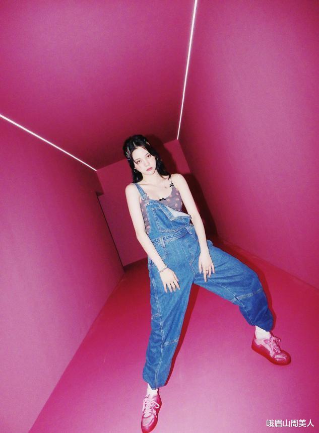 峨眉山周美人|张子枫欧阳娜娜合体拍大片，甜美少女×清澈少年，青春气息满满