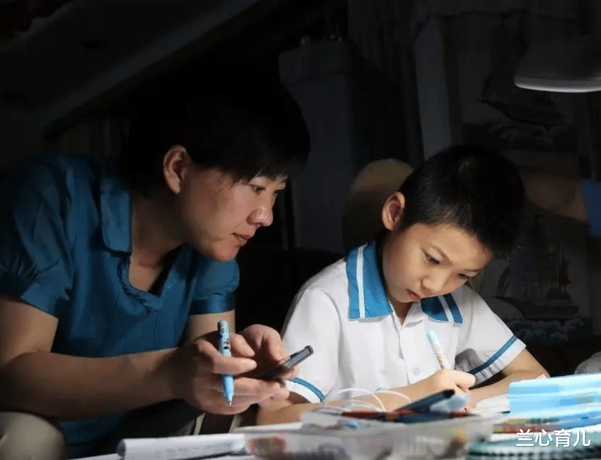 兰心育儿|男子身患梅毒，仍与“弱智女子”生9娃，评论区留言很中肯