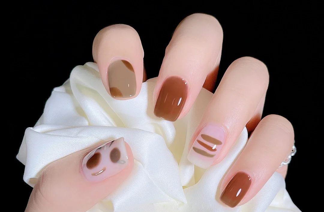 美甲|据说这些美甲中藏着秋天里最高级的神仙配色