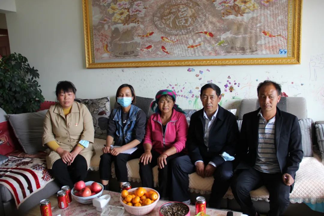 玉龙快报 县医院慰问支援瑞丽职工家属