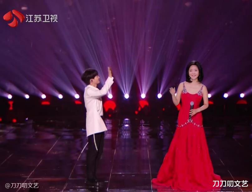 邓丽君|跨年收视大战：杨紫创全场高峰，王一博不敌，周深邓丽君才是绝杀