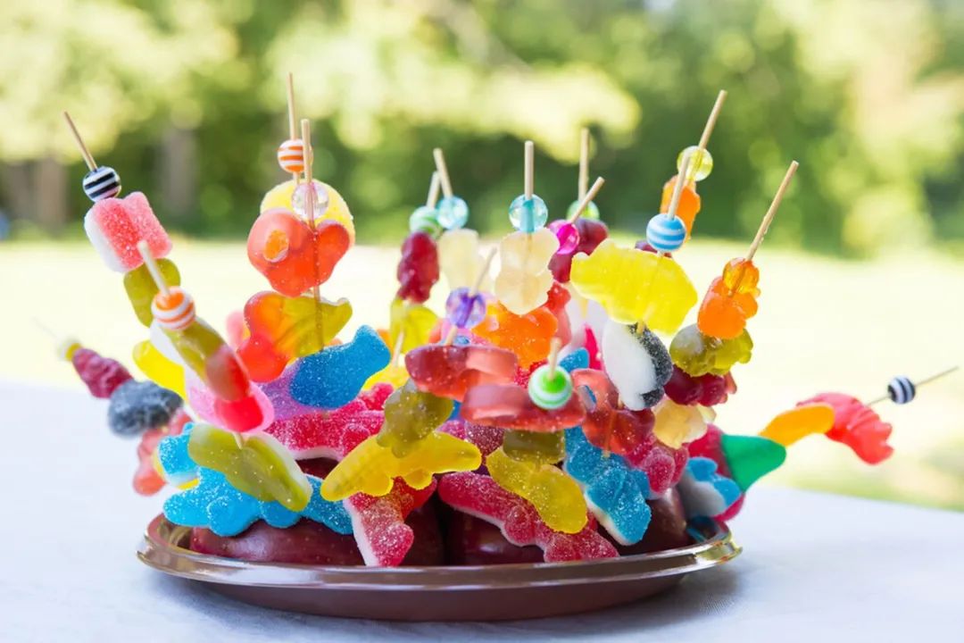 饭饭妈妈育儿|宝宝一岁后，喂养方式须改变，家长要牢记2戒、3少、1坚持