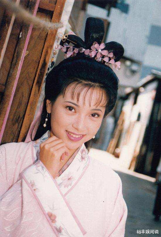 傅明宪|“郭芙、郭襄”罕有同框，51岁傅明宪仍显年轻，李绮红变化大