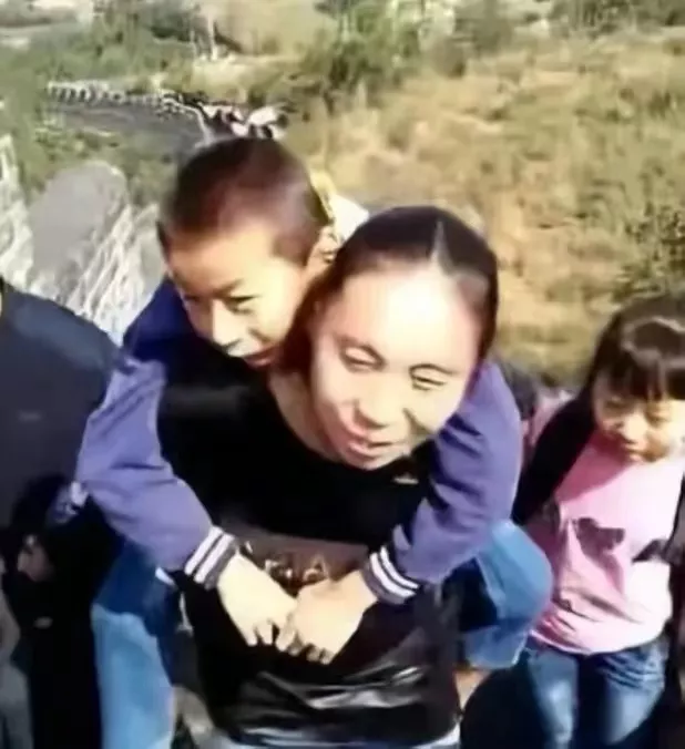 “为了救儿子,我贩了毒!”那个境外贩毒的母亲,报应来了!