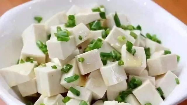 碱性食物|为何月经量越来越少？常吃4种碱性食物，或有助促进雌性激素分泌