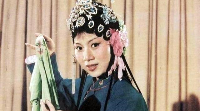 林月如|严凤英的一生:38岁想不开服药自尽,因黄梅戏受尽了苦头!