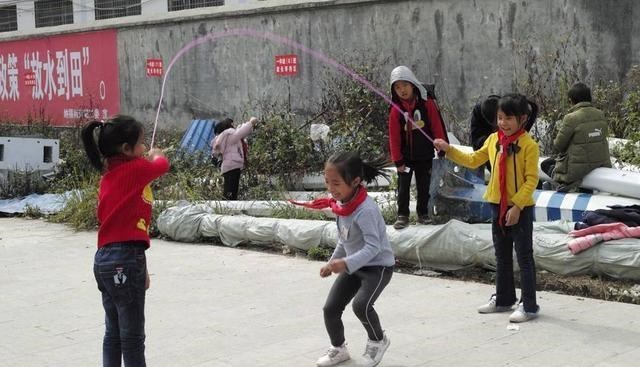 雪落无尘谈|双减周末，孩子们都去了哪里？农村孩子毫无影响，城市孩子乱了套