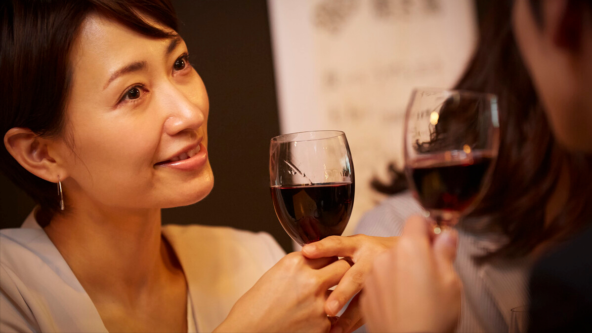 02小倔强|丈夫出差男闺蜜叫去吃饭顺便住一晚，天太黑回不去，男人：滚吧！