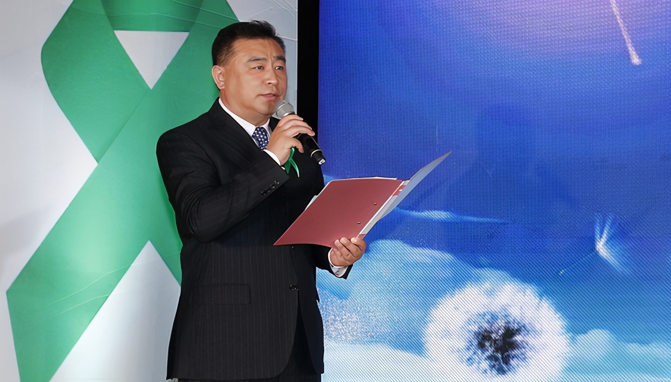 张宏民|央视男神张宏民：32年0失误获最高奖项，60岁时因无儿无女受嘲讽