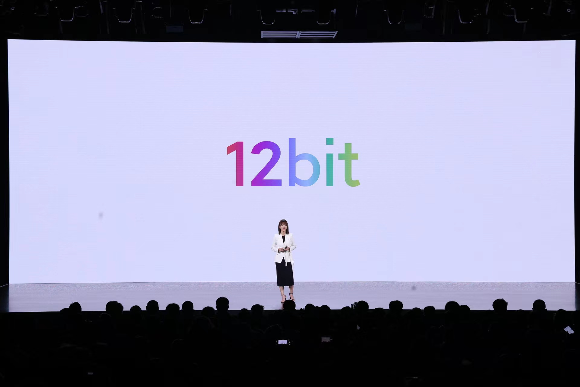 iphone13|王守义也失误了，十三香定理也不准，iPhone13的对手终于来了