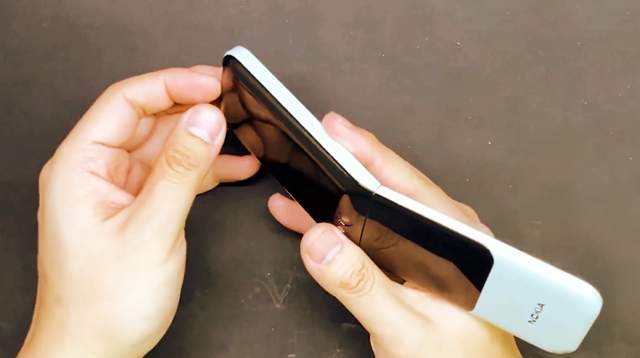 诺基亚|砸核桃的情怀回归了，体验诺基亚这款翻盖手机，续航28天是亮点