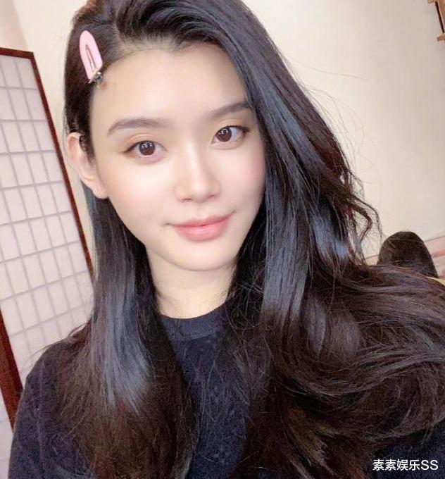 杰拉德·巴特勒|奚梦瑶回到上海家中，晒豪宅阳光风景照，屋内已摆好圣诞树