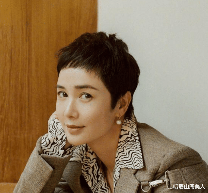 发型|?女人如果还没到40岁,这3款“大妈发型”尽量别留,会显老很多