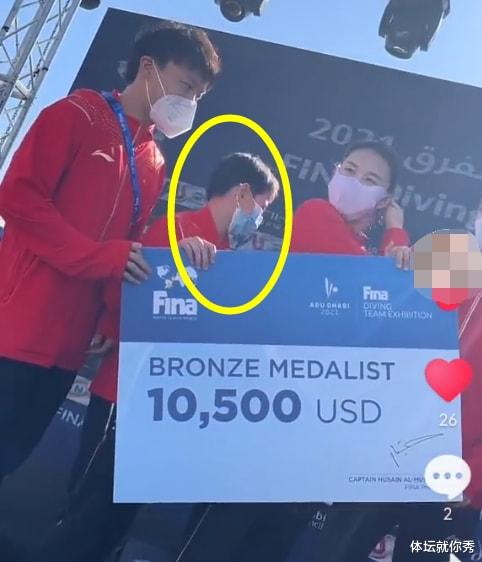 全紅嬋|可恨！全紅嬋領(lǐng)獎(jiǎng)時(shí)，被粉絲要求摘下口罩，妹妹2個(gè)字回應(yīng)，真懂事