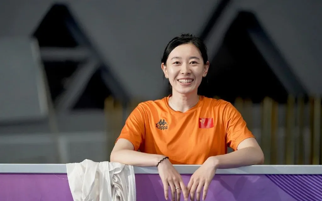 vlog|腹肌开瓶盖、倒立俯卧撑…运动员隔离vlog是我不花钱能看的？