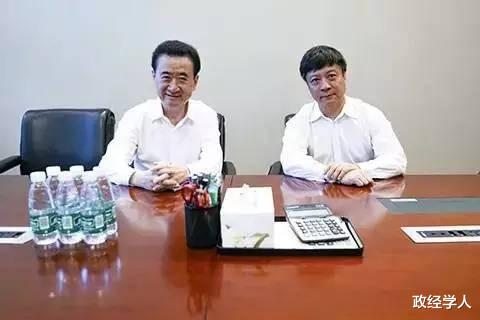 王健林|王健林王者归来！套现600亿，逃离房地产4年后，成了最被羡慕的人