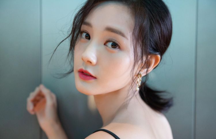 李一桐|霸凌？起哄扒衣服把人按进蛋糕里，娱乐圈的水让人看不清.