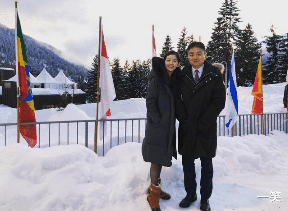 章泽天|章泽天罕见晒与女儿合照跨年，5岁女儿长发及腰，母女同框超温馨