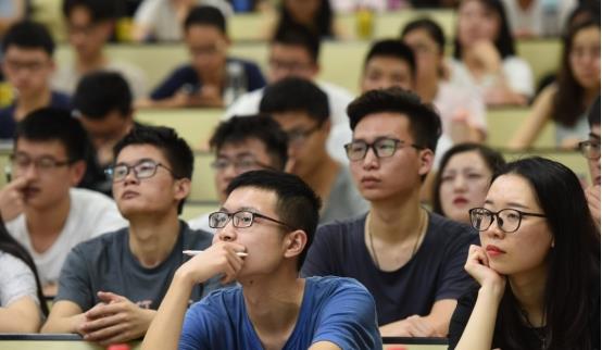 一更育儿|“985硕士”的无奈：已过而立之年月薪只有3500，没脸回家见父母