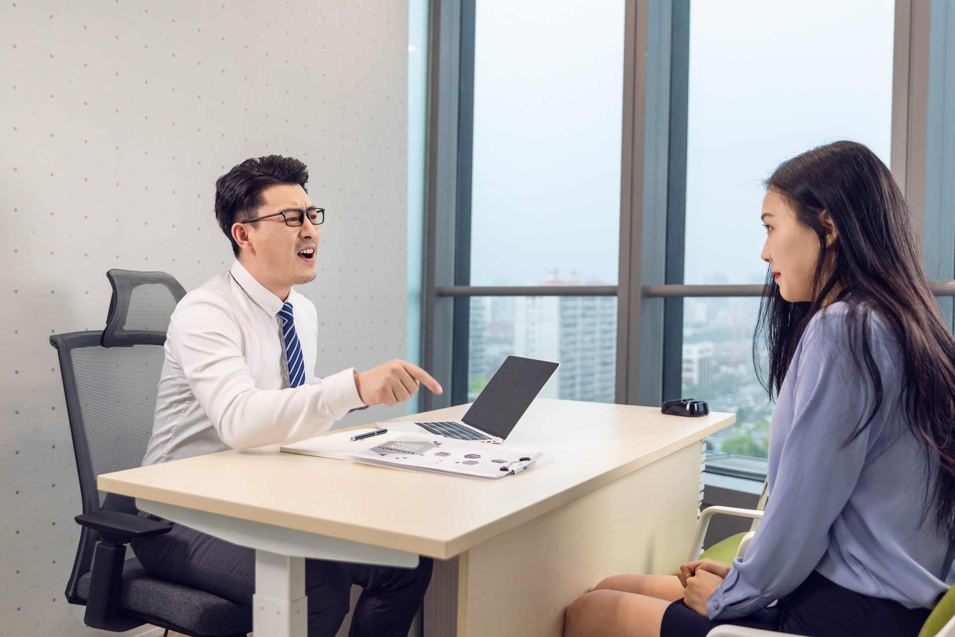 |与其讨好别人,不如提升自己:成熟职场人,都尽力避开这5条大忌