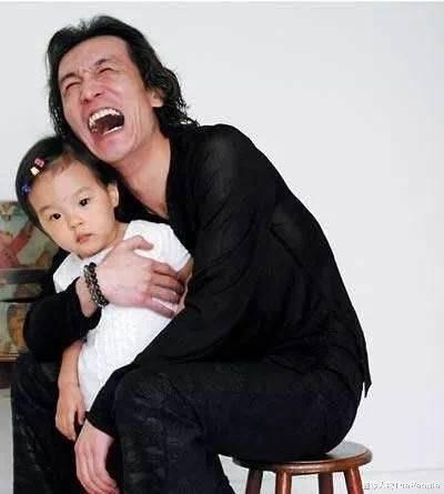 李咏|李咏妻女开豪车住豪宅、生活太奢侈?他给女儿留下的可不止2个亿