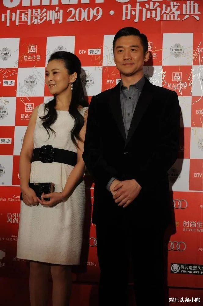 黄志忠|又一对崩了！恩爱夫妻玩完，他和同组女演员同居了！