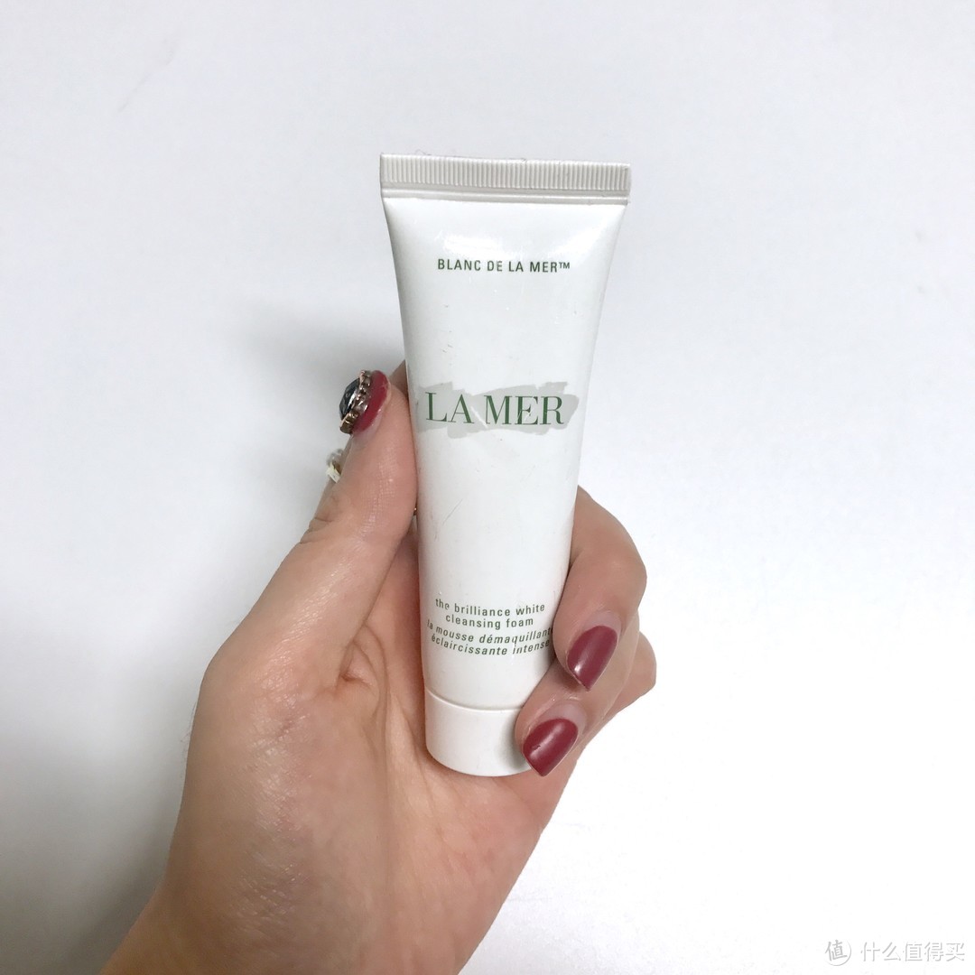 菲菲岚时尚 好物推荐！有点痘痘，毛孔偏粗大怎么办？几款洗面奶能帮助你