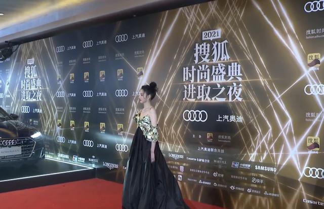 刘芸|时尚盛典群星：张雨绮性感撩人，刘芸袒露事业线，娄艺潇汉服吸睛